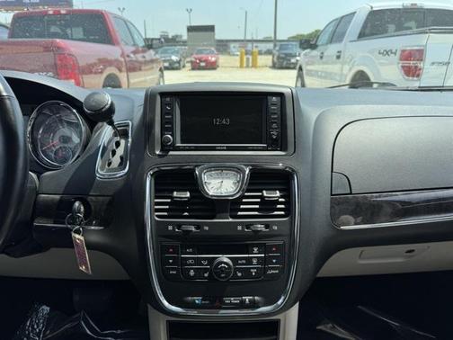 2011 Chrysler Town & Country Touring