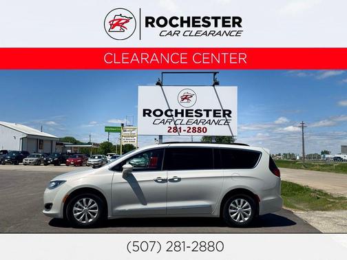 Tusk White 2017 Chrysler Pacifica Touring-L