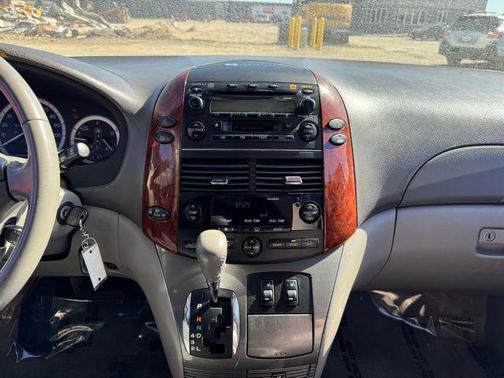 2005 Toyota Sienna XLE