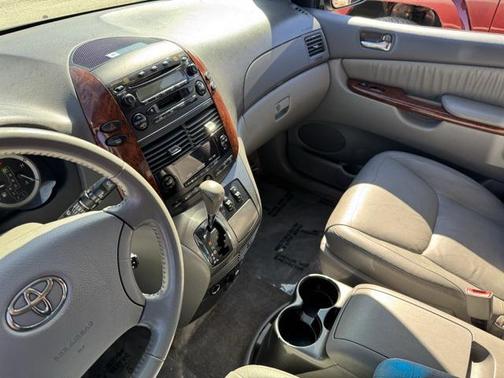 2005 Toyota Sienna XLE