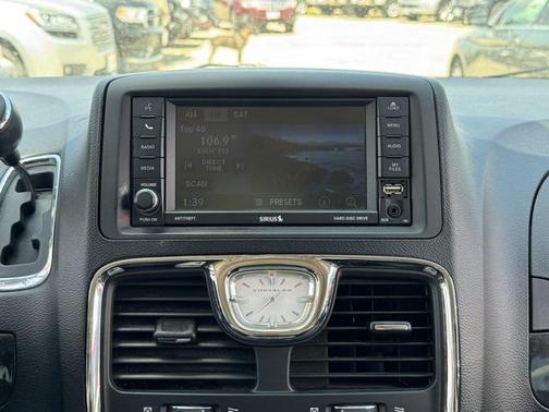 2012 Chrysler Town & Country Touring-L