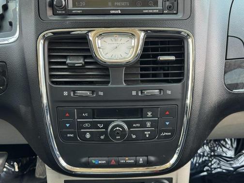2012 Chrysler Town & Country Touring-L