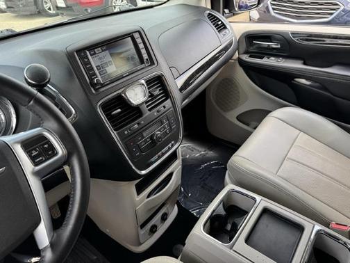 2012 Chrysler Town & Country Touring