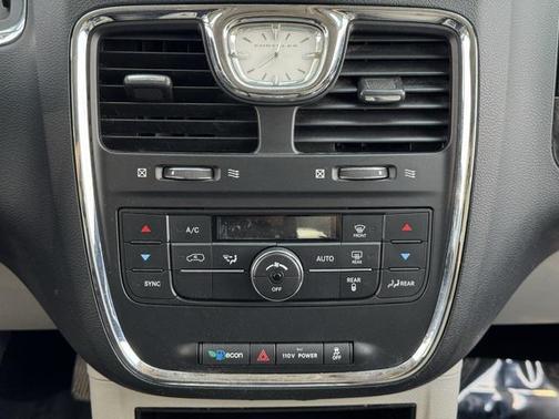 2012 Chrysler Town & Country Touring