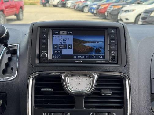 2012 Chrysler Town & Country Touring