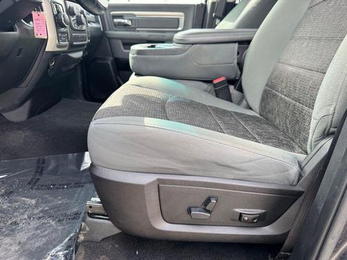 Granite Crystal Metallic Clearcoat 2016 RAM 1500 Big Horn