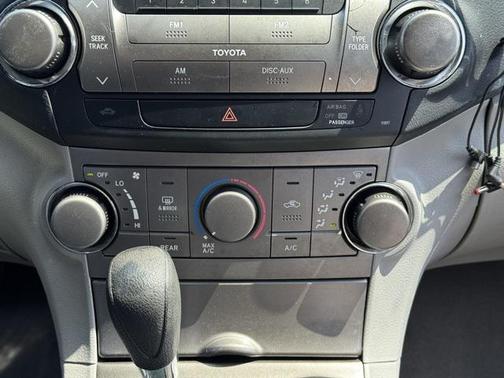 2010 Toyota Highlander SE