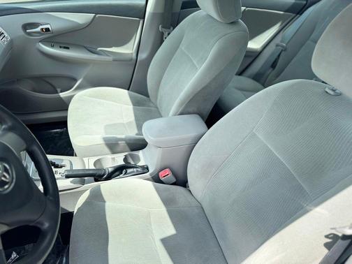 Classic Silver Metallic 2012 Toyota Corolla LE