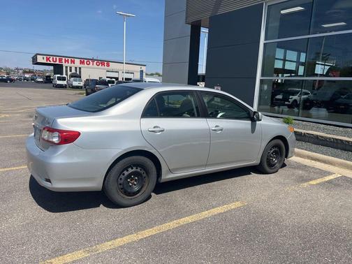 Classic Silver Metallic 2012 Toyota Corolla LE