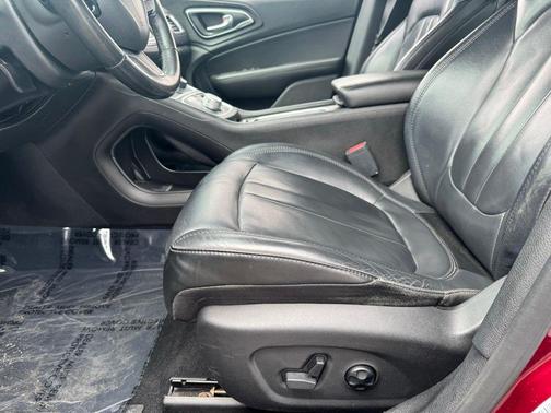 Velvet Red Pearlcoat 2017 Chrysler 200 Limited