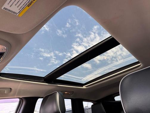 Brilliant Black Crystal Pearlcoat 2012 Jeep Grand Cherokee Overland