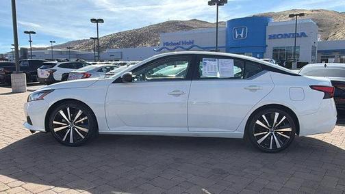 2022 Nissan Altima SR FWD