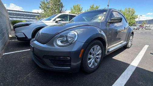 Platinum Gray Metallic 2018 Volkswagen Beetle 2.0T S