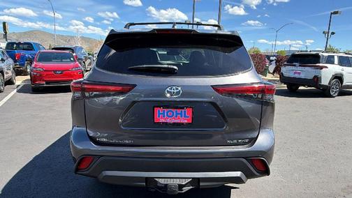 Magnetic Gray Metallic 2022 Toyota Highlander XLE