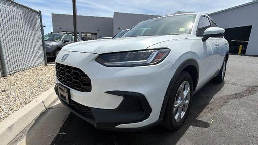 Platinum White 2023 Honda HR-V LX