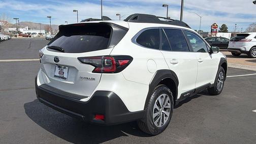 Crystal White Pearl 2025 Subaru Outback Premium