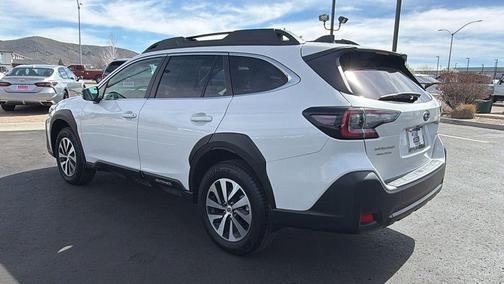 Crystal White Pearl 2025 Subaru Outback Premium