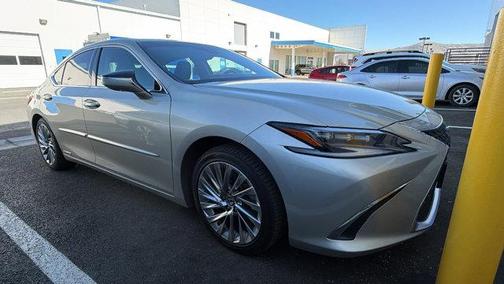2022 Lexus ES 300h Luxury