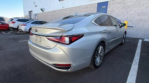 2022 Lexus ES 300h Luxury