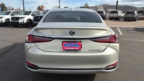 2022 Lexus ES 300h Luxury