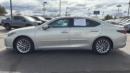 2022 Lexus ES 300h Luxury