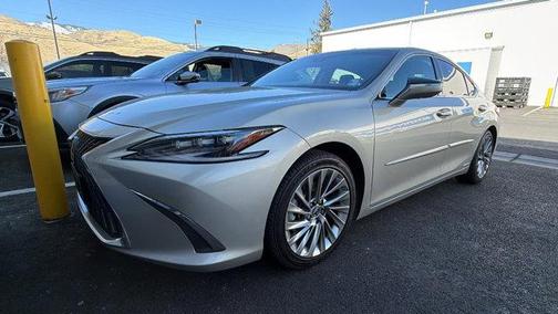 2022 Lexus ES 300h Luxury