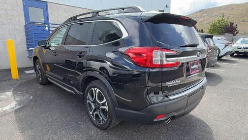 Crystal Black Silica 2024 Subaru Ascent Limited 8-Passenger