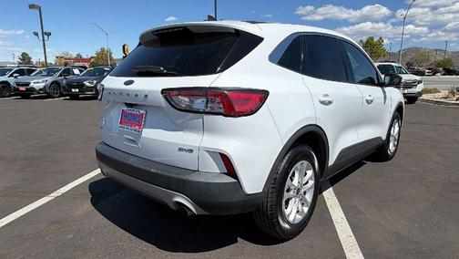 Oxford White 2022 Ford Escape SE