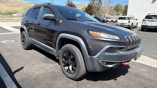 Granite Crystal Metallic Clearcoat 2016 Jeep Cherokee Trailhawk