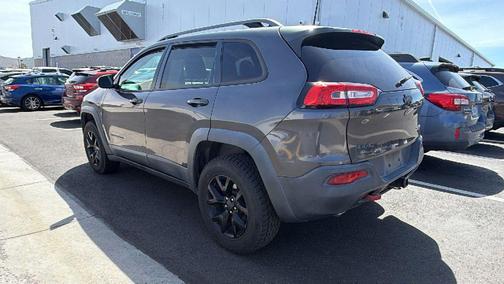 Granite Crystal Metallic Clearcoat 2016 Jeep Cherokee Trailhawk