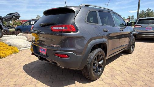 Granite Crystal Metallic Clearcoat 2016 Jeep Cherokee Trailhawk