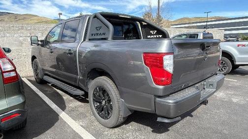 2023 Nissan Titan SV