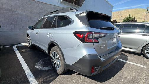 Ice Silver Metallic 2022 Subaru Outback Premium