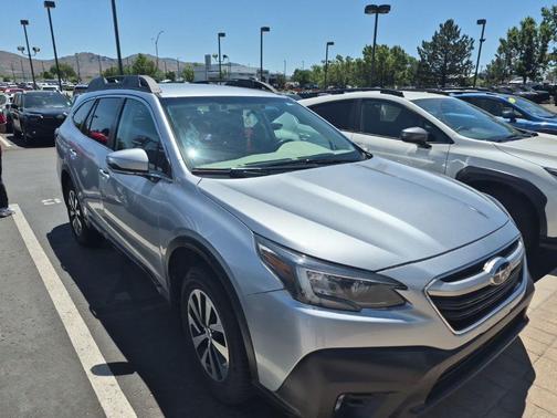 Ice Silver Metallic 2022 Subaru Outback Premium