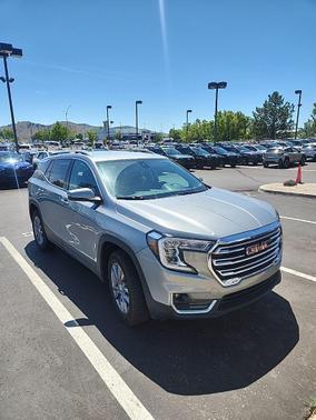 Sterling Metallic 2023 GMC Terrain SLT