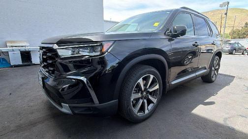 Crystal Black Pearl 2023 Honda Pilot AWD Elite