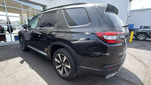 Crystal Black Pearl 2023 Honda Pilot AWD Elite