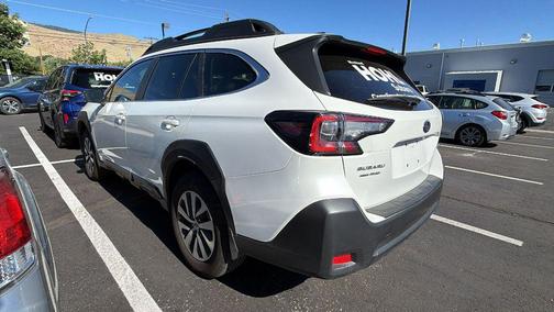 Crystal White Pearl 2025 Subaru Outback Premium