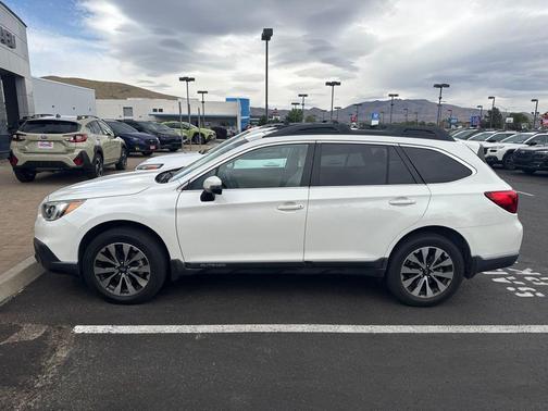 Crystal White Pearl 2017 Subaru Outback 3.6R Limited