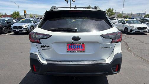 Crystal White Pearl 2022 Subaru Outback Premium
