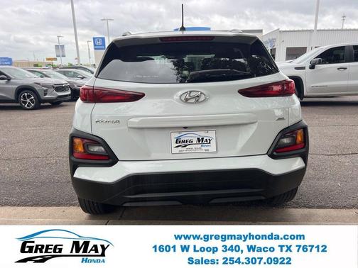 Chalk White 2018 Hyundai KONA SEL