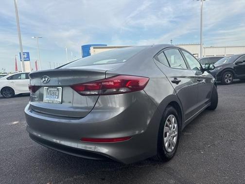 2018 Hyundai ELANTRA SE