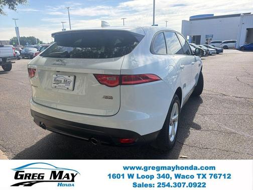 Fuji White 2018 Jaguar F-PACE 30t Premium