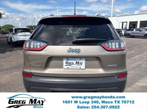 Light Brownstone Pearlcoat 2019 Jeep Cherokee Latitude Plus