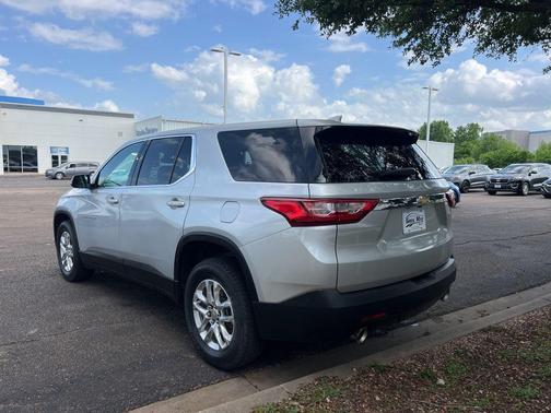 Silver Ice Metallic 2019 Chevrolet Traverse LS