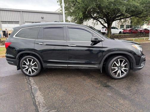 Crystal Black Pearl 2021 Honda Pilot Touring 7-Passenger