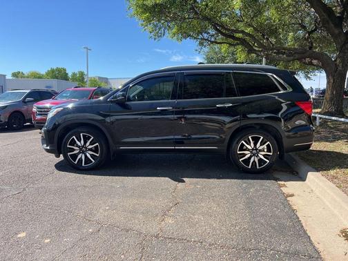 Crystal Black Pearl 2021 Honda Pilot Touring 7-Passenger