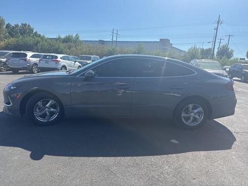 2022 Hyundai SONATA SE