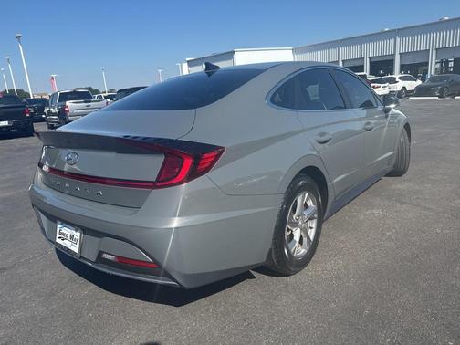 2022 Hyundai SONATA SE