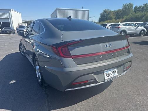 2022 Hyundai SONATA SE